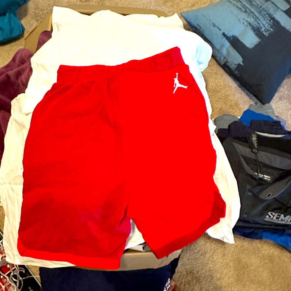Jordan shorts worn a few times no holes or any marks.  Like new youth Xl